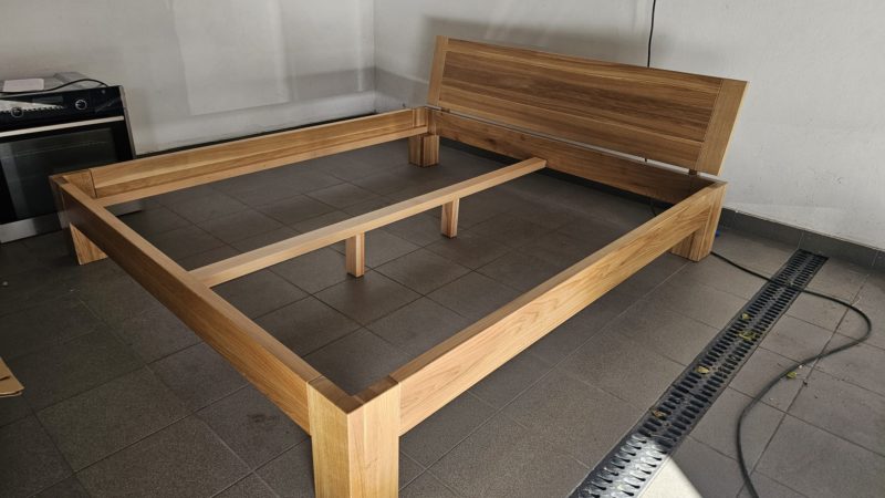 Łóżko dębowe Luzerna (200cm x 180cm)