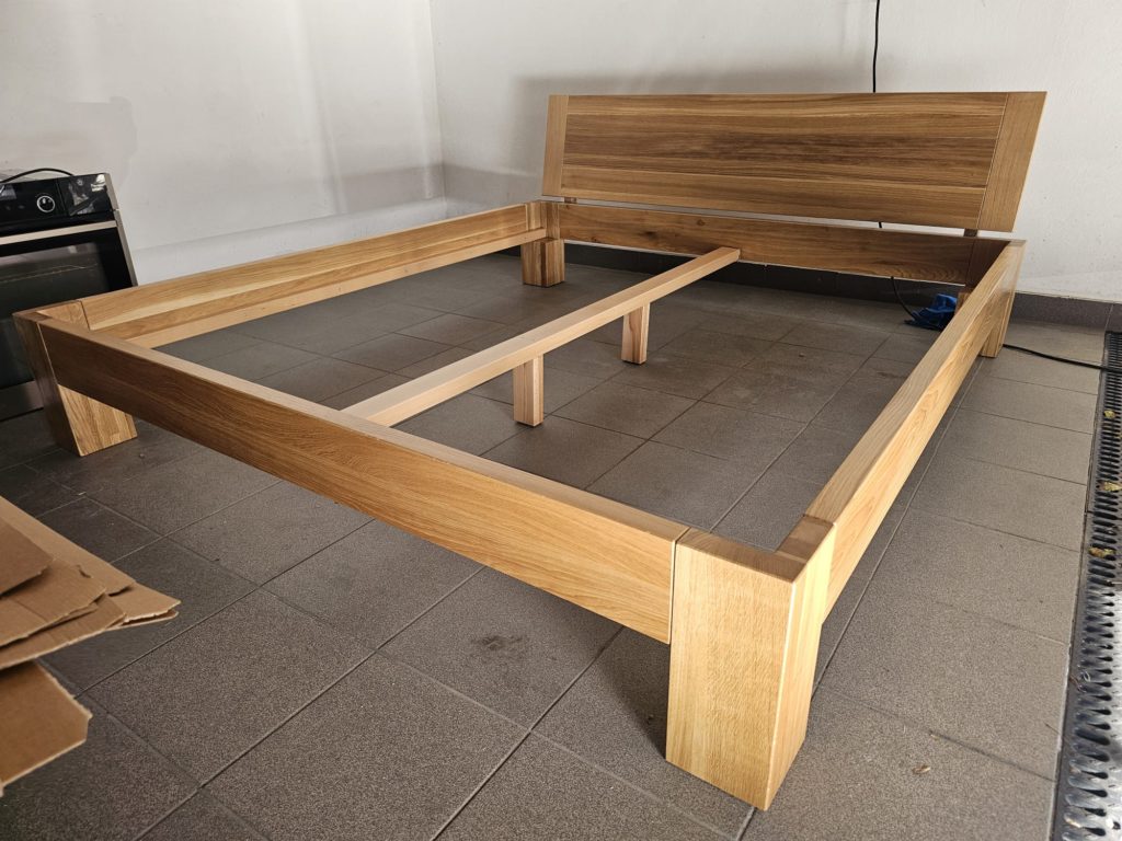 Łóżko dębowe Luzerna (200cm x 180cm)